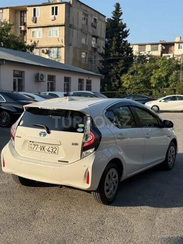 Toyota Aqua-5
