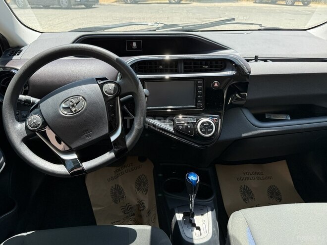 Toyota Aqua-10