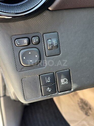 Toyota Aqua-15
