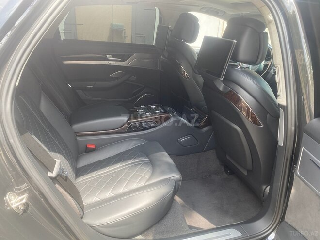 Audi A8-11