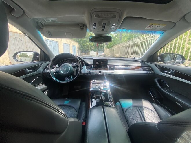 Audi A8-12