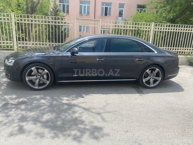 Audi A8-8