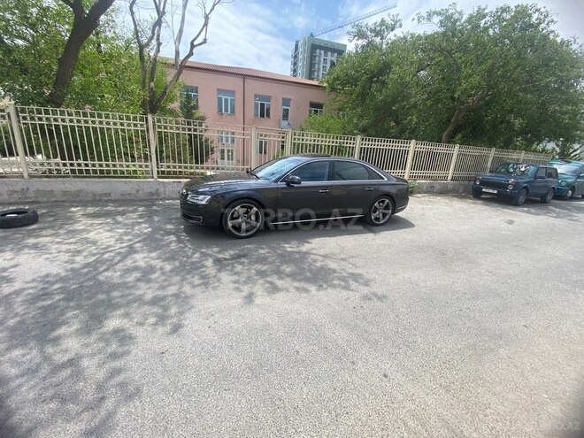 Audi A8-18