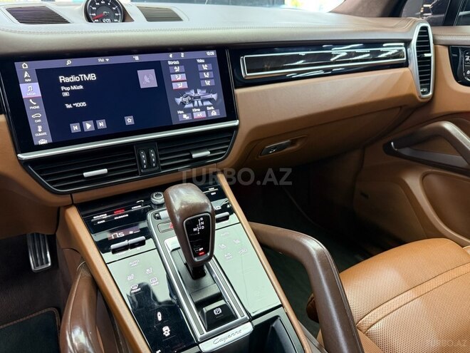 Porsche Cayenne S-8