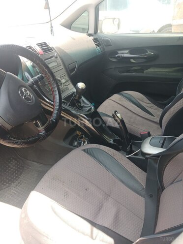 Toyota Auris 2008, 300,000 km - 1.4 л - Bakı