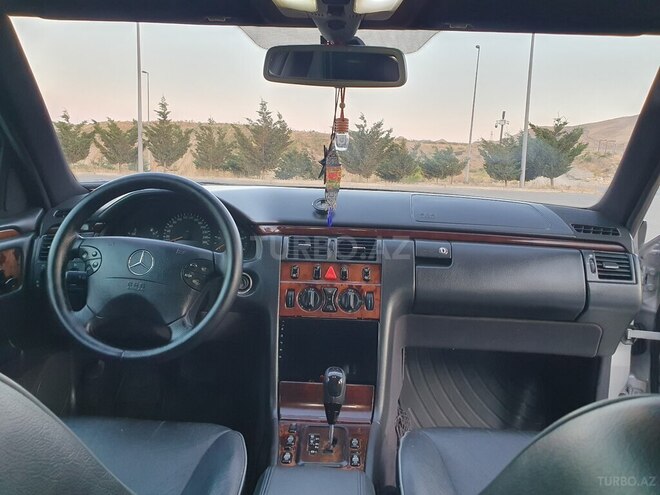 Mercedes E 220 d 2001, 416,456 km - 2.2 l - Bakı