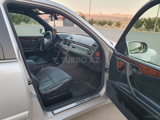 Mercedes E 220 d 2001, 416,456 km - 2.2 l - Bakı