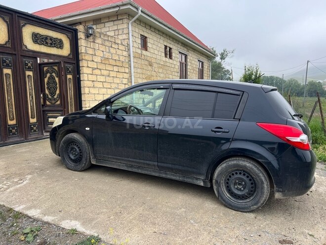 Nissan Tiida-4