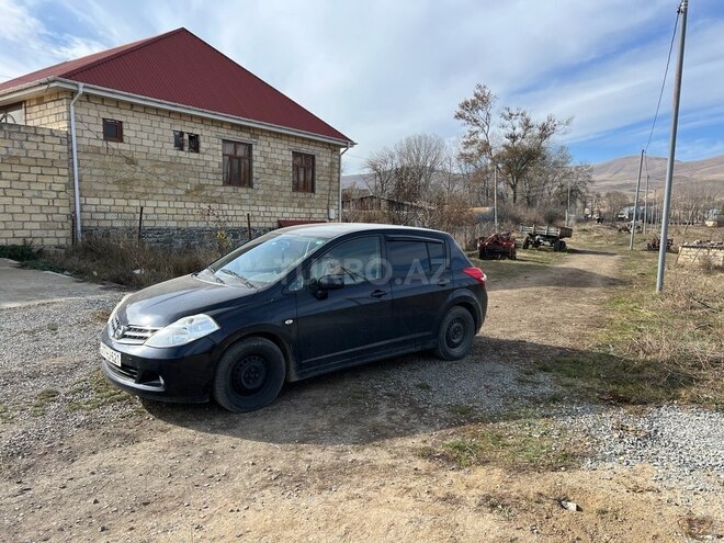 Nissan Tiida-10