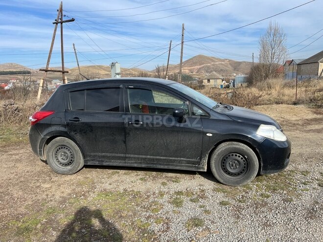 Nissan Tiida-13