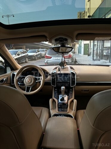 Porsche Cayenne-10