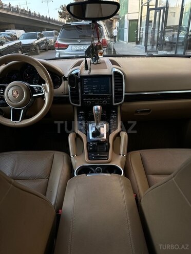 Porsche Cayenne-14
