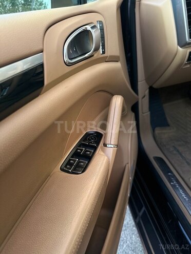Porsche Cayenne-12