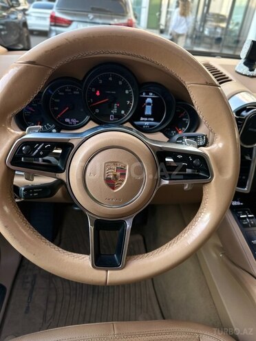 Porsche Cayenne-13