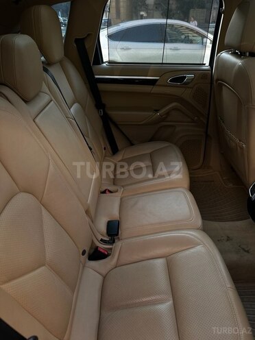 Porsche Cayenne-11