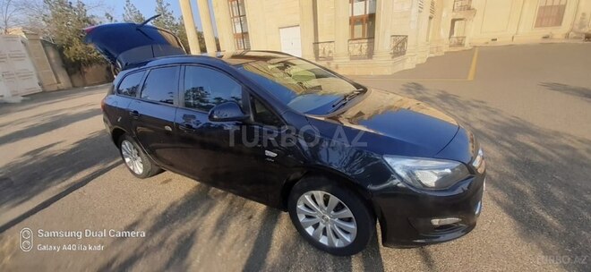 Opel Astra 2013, 212,000 km - 1.4 l - Ucar