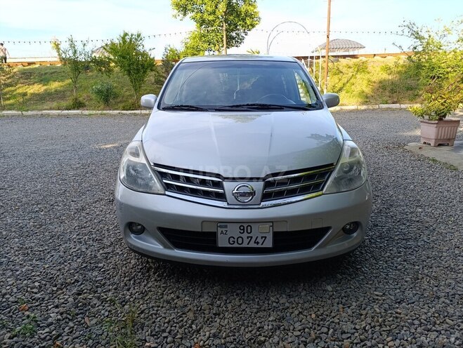 Nissan Tiida-1
