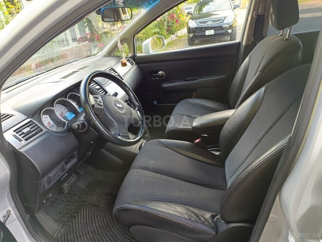 Nissan Tiida-4