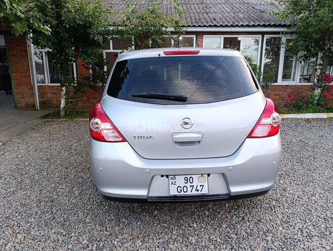 Nissan Tiida-2