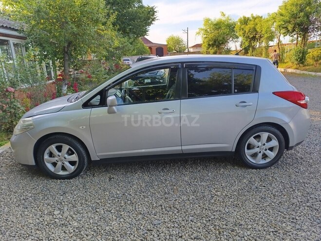 Nissan Tiida-6