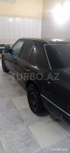 Mercedes E 200 1993, 357,890 km - 2.0 l - Sabirabad