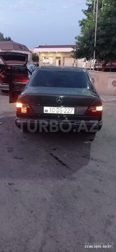 Mercedes E 200 1993, 357,890 km - 2.0 l - Sabirabad
