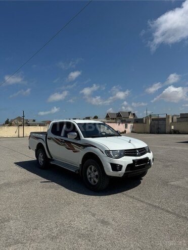Mitsubishi L200 2013, 570,000 km - 2.5 l - Bakı