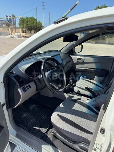 Mitsubishi L200 2013, 570,000 km - 2.5 l - Bakı