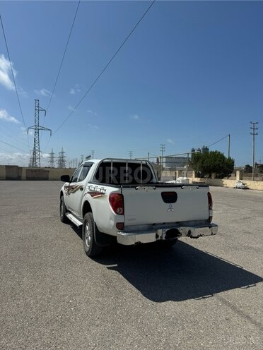 Mitsubishi L200 2013, 570,000 km - 2.5 l - Bakı