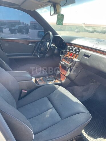 Mercedes E 240 1998, 495,000 km - 2.4 l - Bakı
