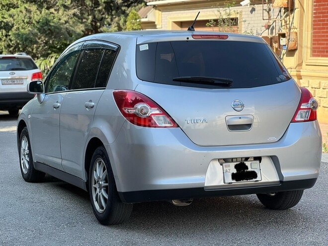 Nissan Tiida-5