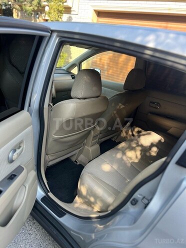 Nissan Tiida-8
