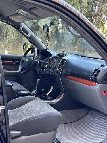 Toyota Land Cruiser Prado-4