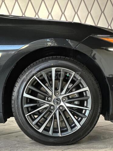 Lexus ES 300h-15
