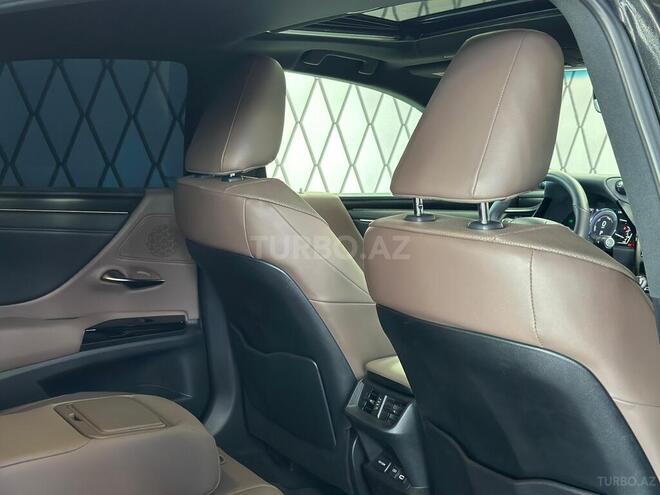 Lexus ES 300h-12