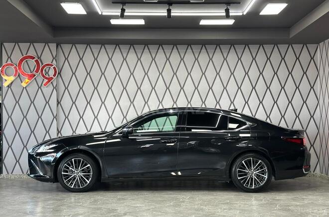 Lexus ES 300h-4