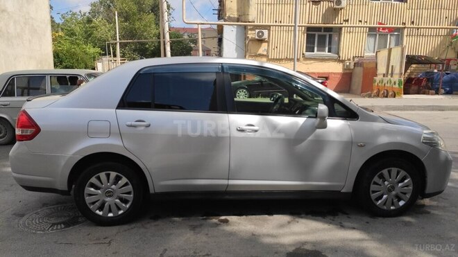 Nissan Tiida-2