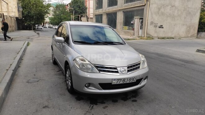 Nissan Tiida-1
