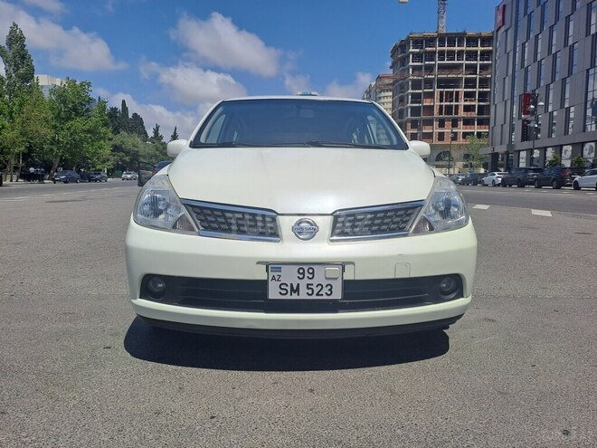 Nissan Tiida-1