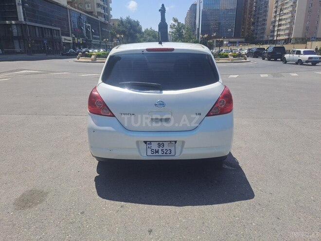 Nissan Tiida-5
