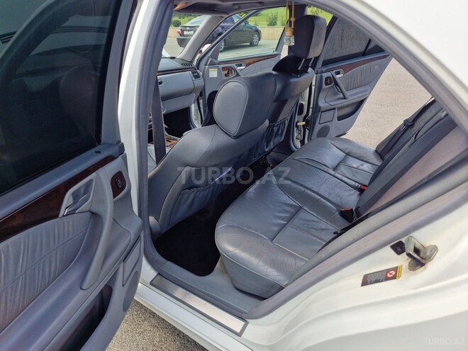 Mercedes E 320 2001, 390,000 km - 3.2 l - Bərdə