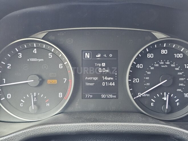 Hyundai Elantra-2