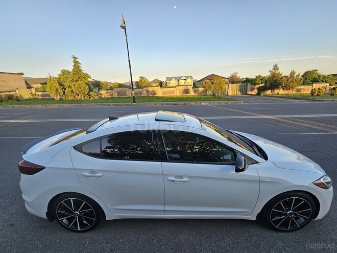 Hyundai Elantra-3