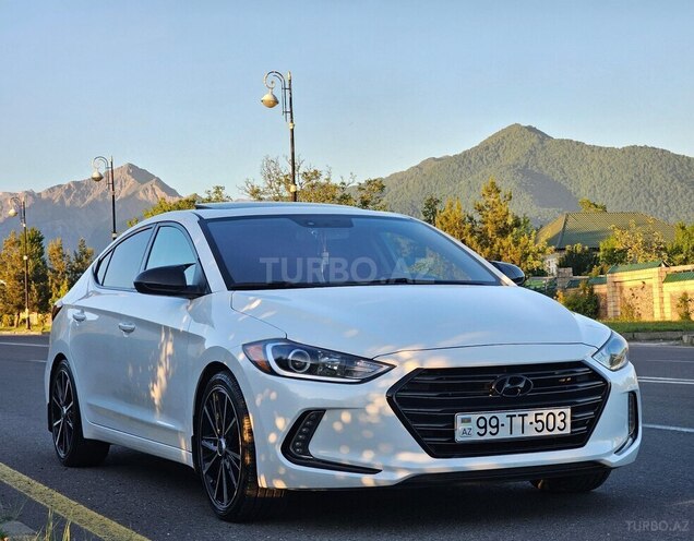 Hyundai Elantra-11