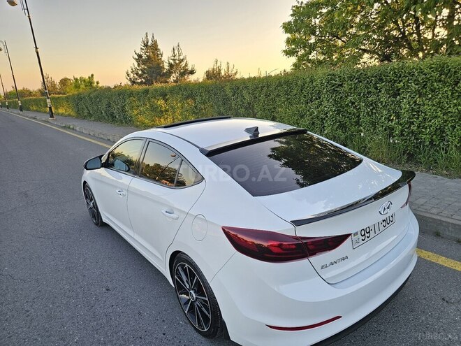 Hyundai Elantra-10