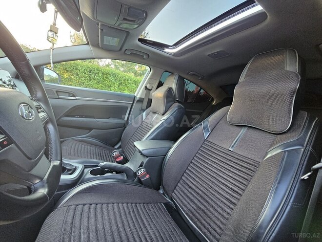 Hyundai Elantra-15