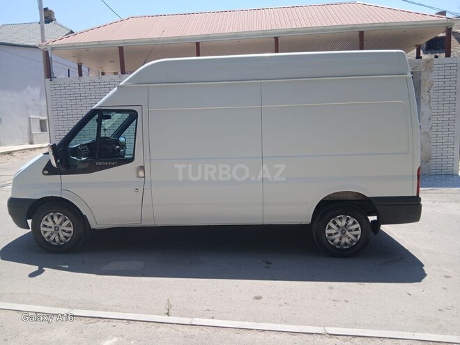Ford Transit-4