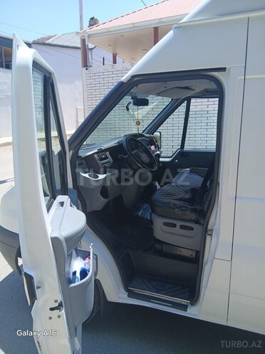 Ford Transit-5