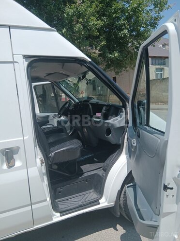 Ford Transit-6