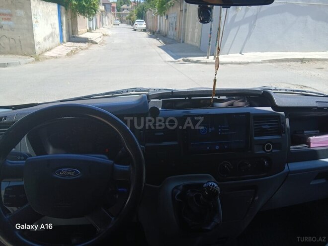 Ford Transit-7